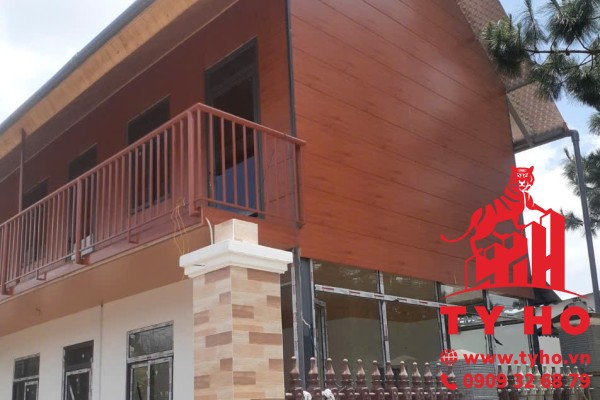 Giá trần tôn PU mới nhất 2025: Bất ngờ với mức giá chỉ từ 18x.000 đồng/m²!
