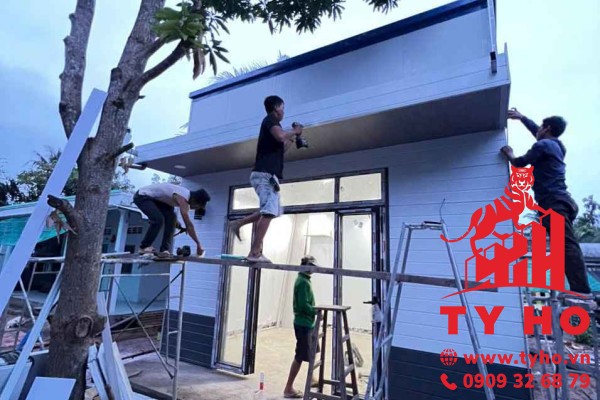 Quy trình thi công tấm Ultra Panel ngoài trời chuẩn kỹ thuật