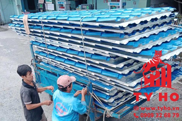 Tôn cách nhiệt sóng ngói - Sang trọng như ngói, bền vững như tôn