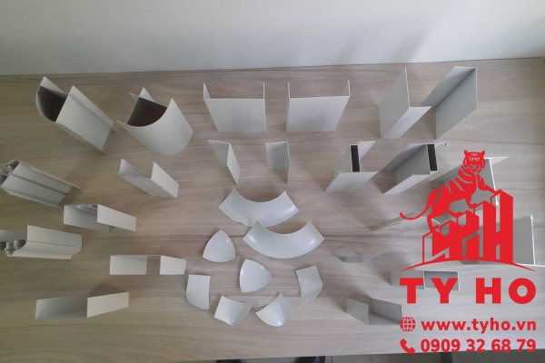 Phụ kiện nhôm trần panel là gì? Giải mã bí mật của các công trình hiện đại, vững chắc