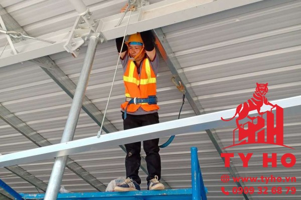 Cách lựa chọn phụ kiện nhôm trần panel phòng sạch chuẩn cho công trình hiện đại