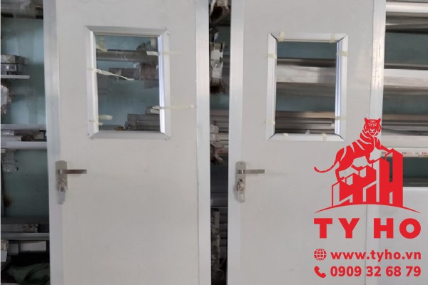 [Cập nhật 2026] Phụ kiện cửa bản lề panel giá bao nhiêu? Xem ngay
