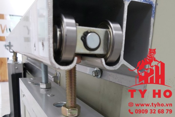 Phụ kiện cửa trượt panel phòng sạch - Giải pháp lắp đặt đồng bộ ổn định
